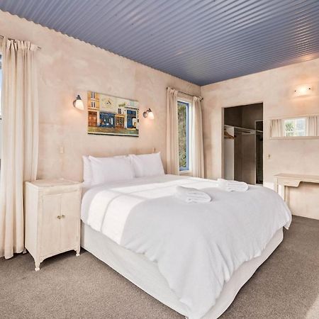 Sunny Lakeview Villa Куийнстаун Екстериор снимка