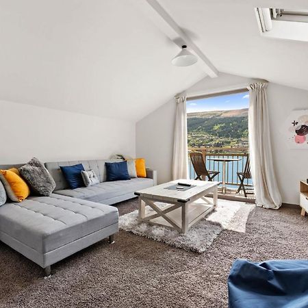 Sunny Lakeview Villa Куийнстаун Екстериор снимка