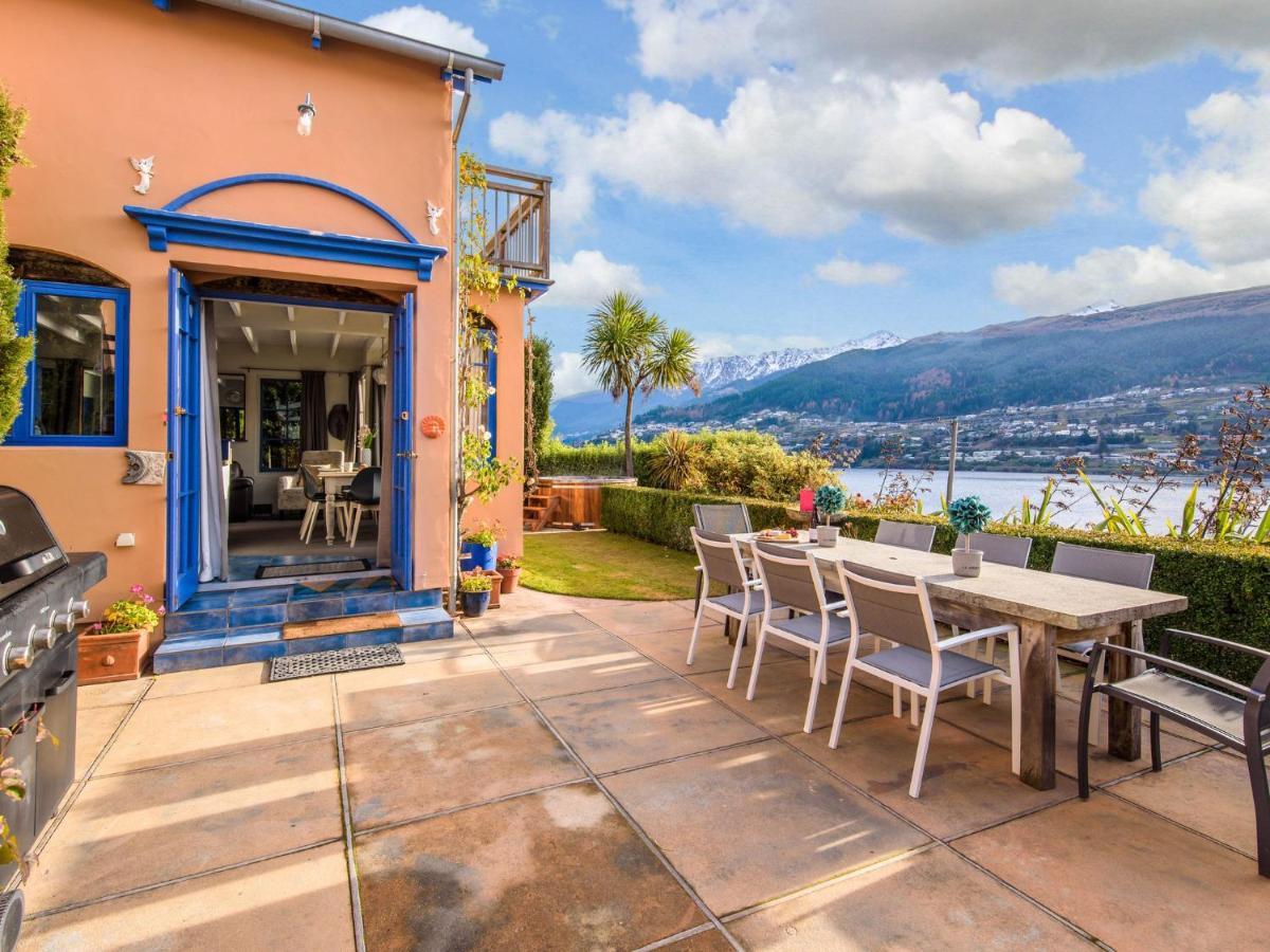 Sunny Lakeview Villa Куийнстаун Екстериор снимка