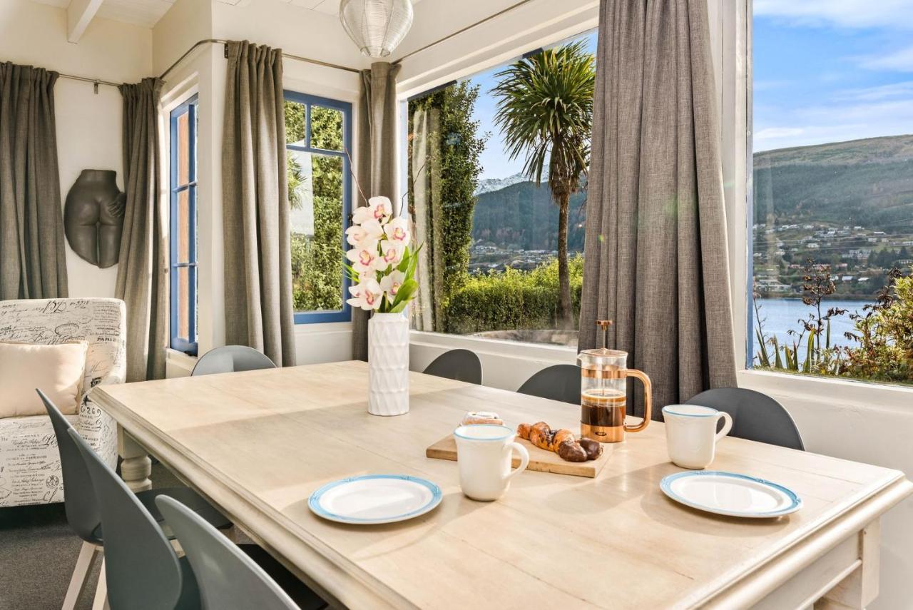 Sunny Lakeview Villa Куийнстаун Екстериор снимка