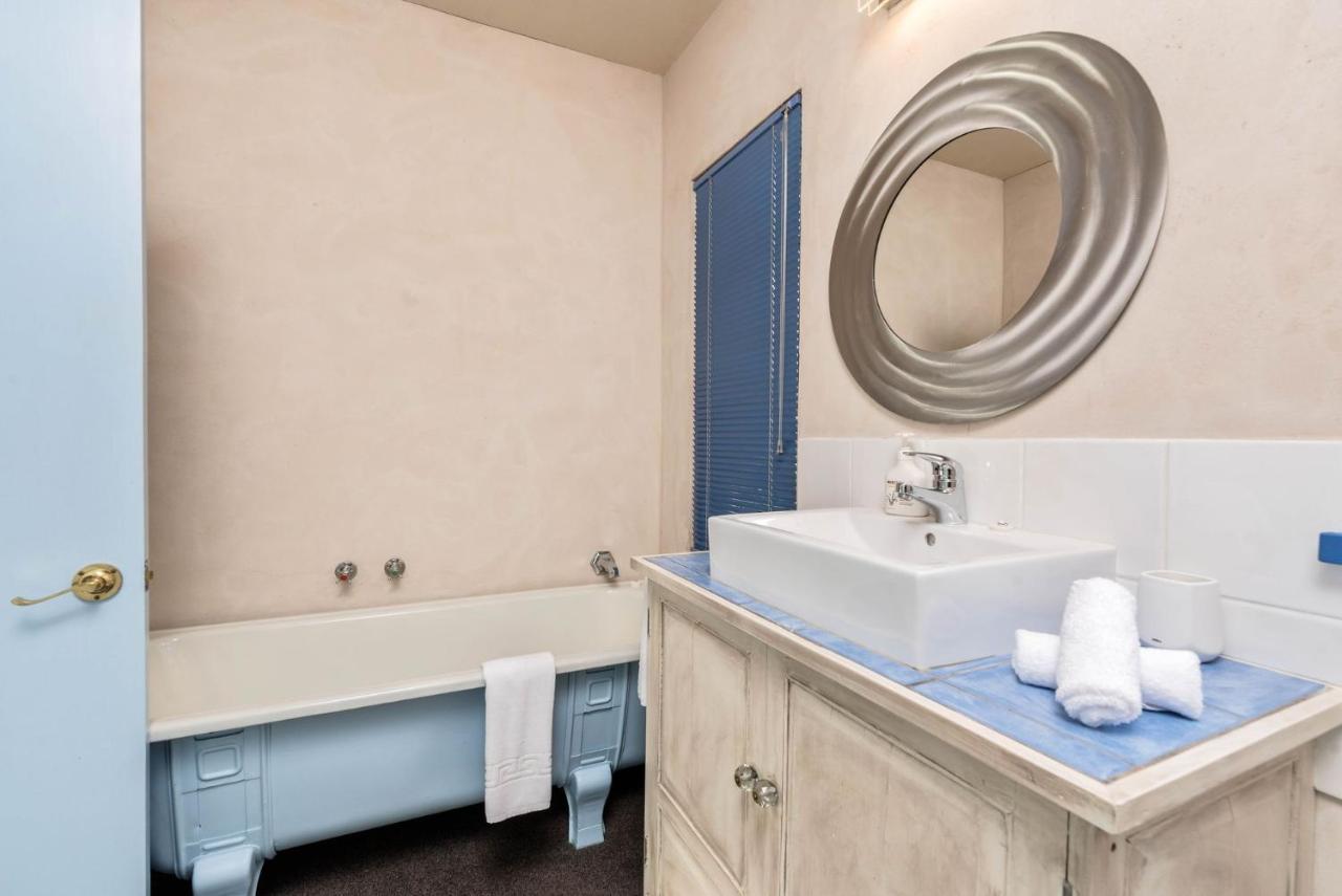 Sunny Lakeview Villa Куийнстаун Екстериор снимка