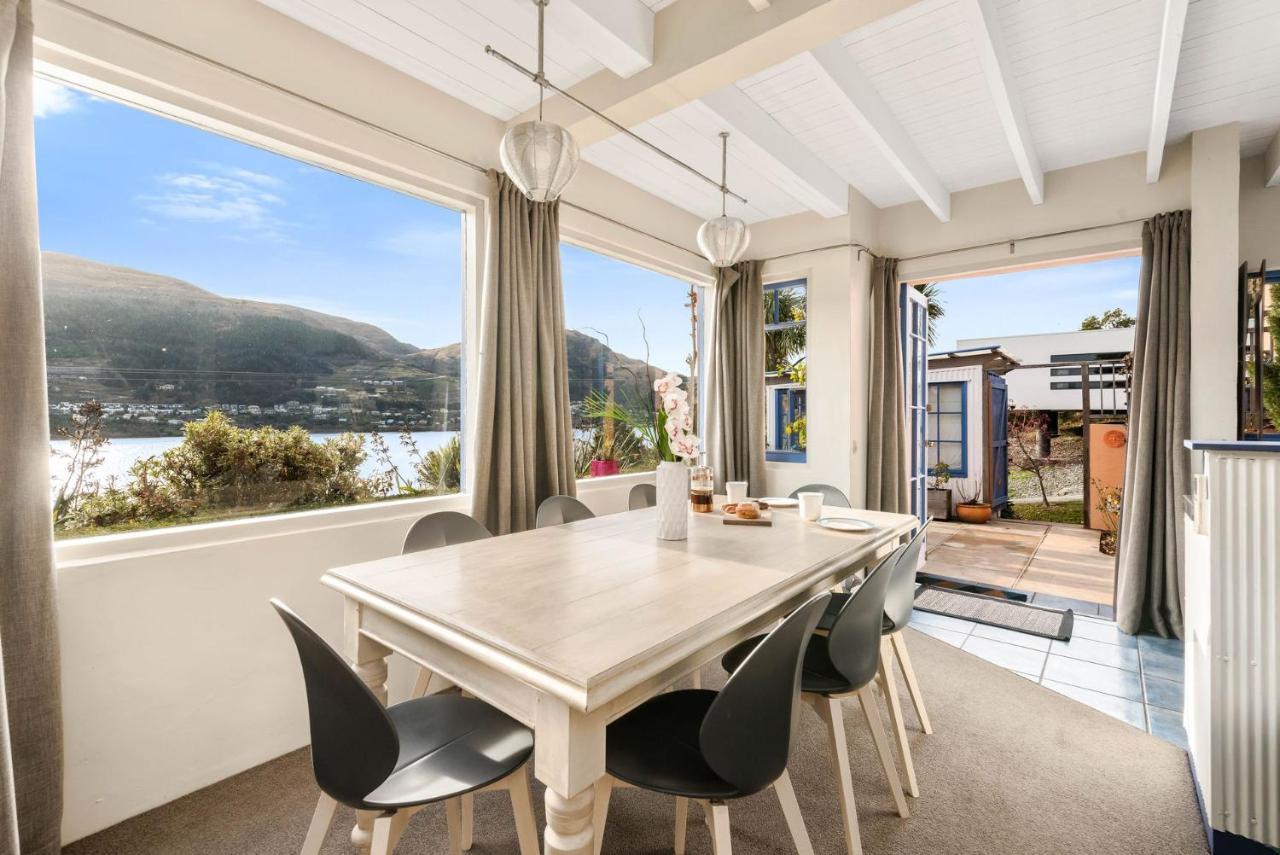 Sunny Lakeview Villa Куийнстаун Екстериор снимка