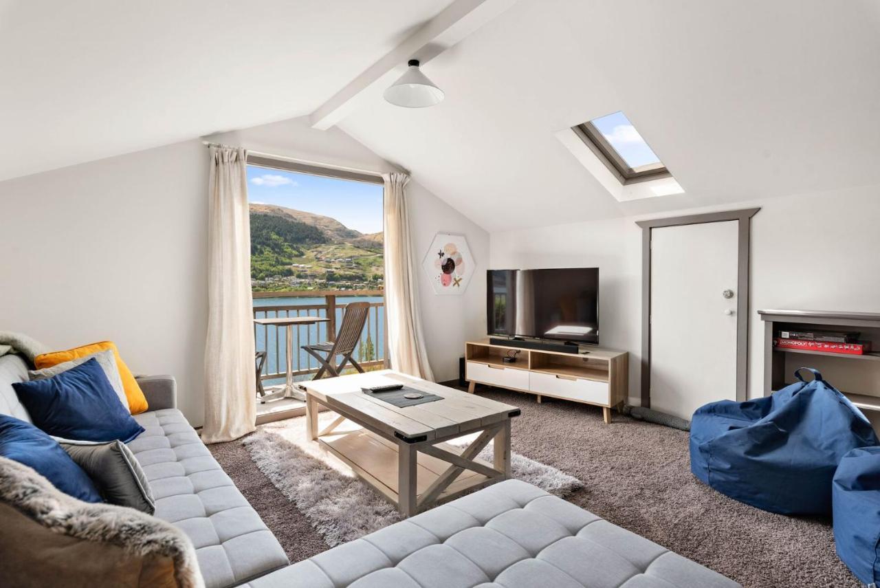 Sunny Lakeview Villa Куийнстаун Екстериор снимка