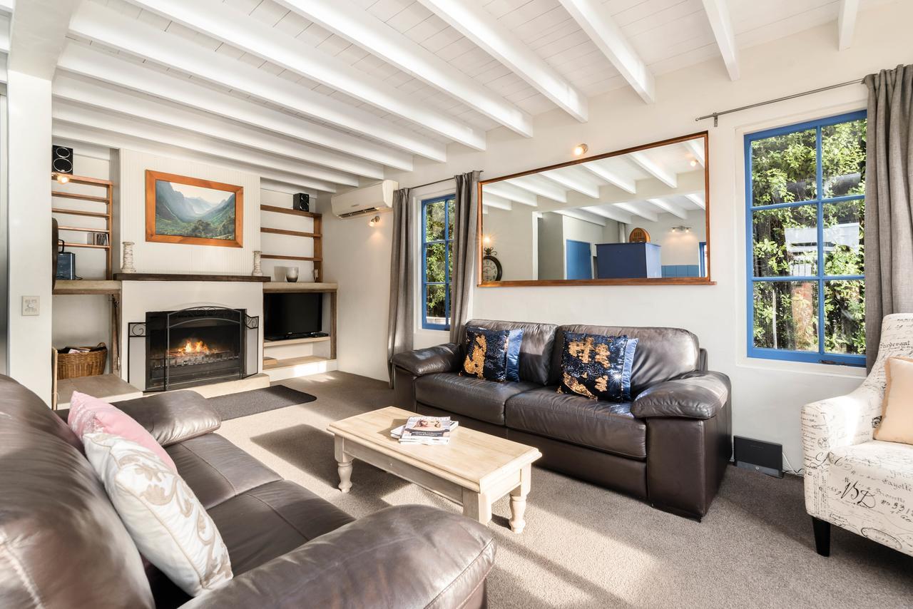 Sunny Lakeview Villa Куийнстаун Екстериор снимка